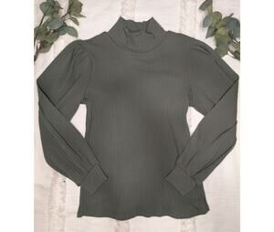 Zahara Tabitha Ribbed Turtleneck in Olive